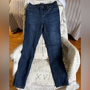 Size 7/28 Judy Blue dark wash jegging.